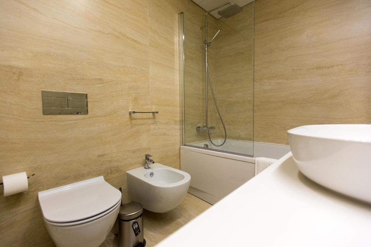 Luxury 3854